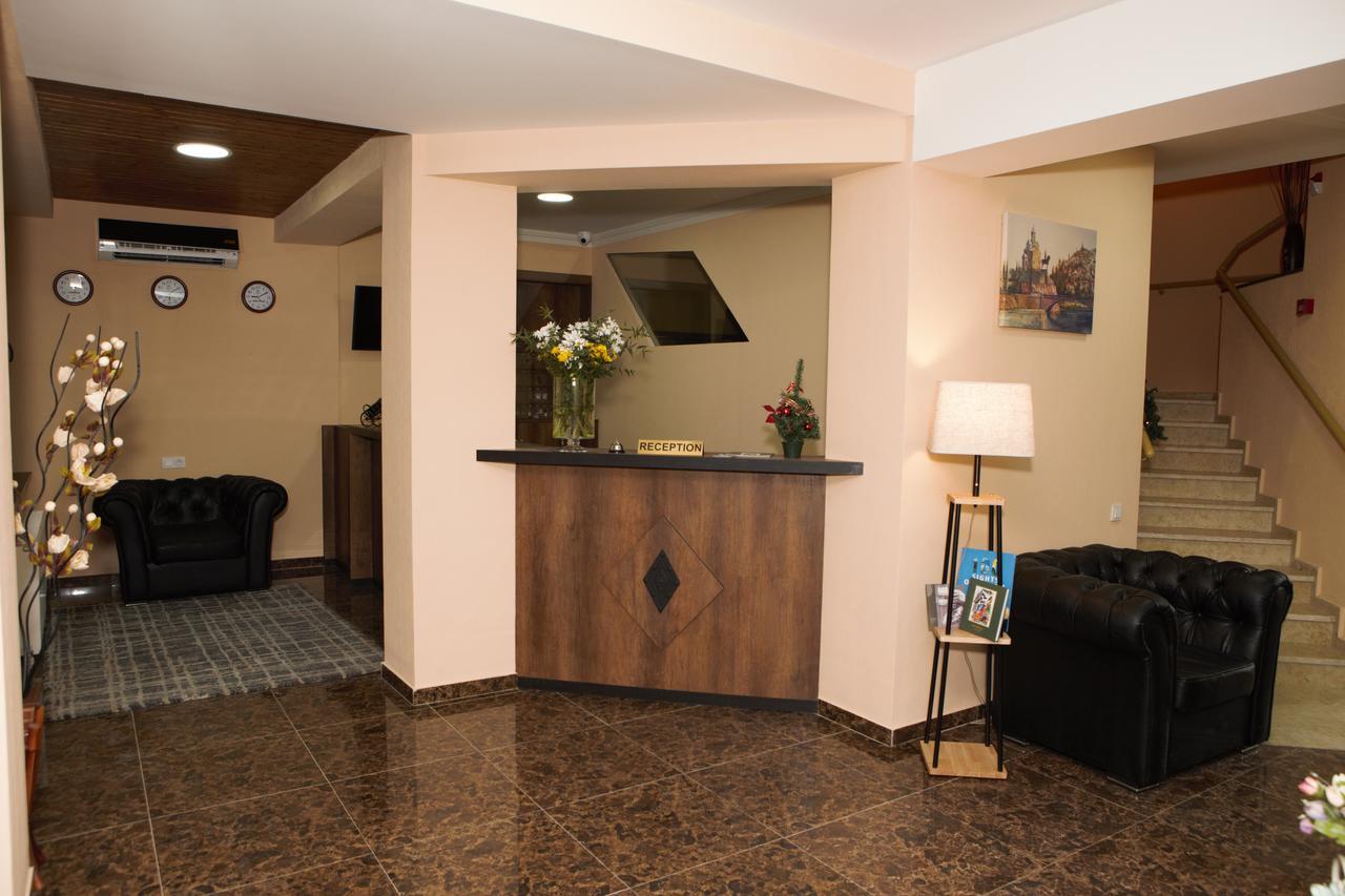 Hotel Holiday Villa Tbilisi Exterior foto